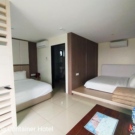 Kluang Container Swimming Pool Hotel Exterior foto