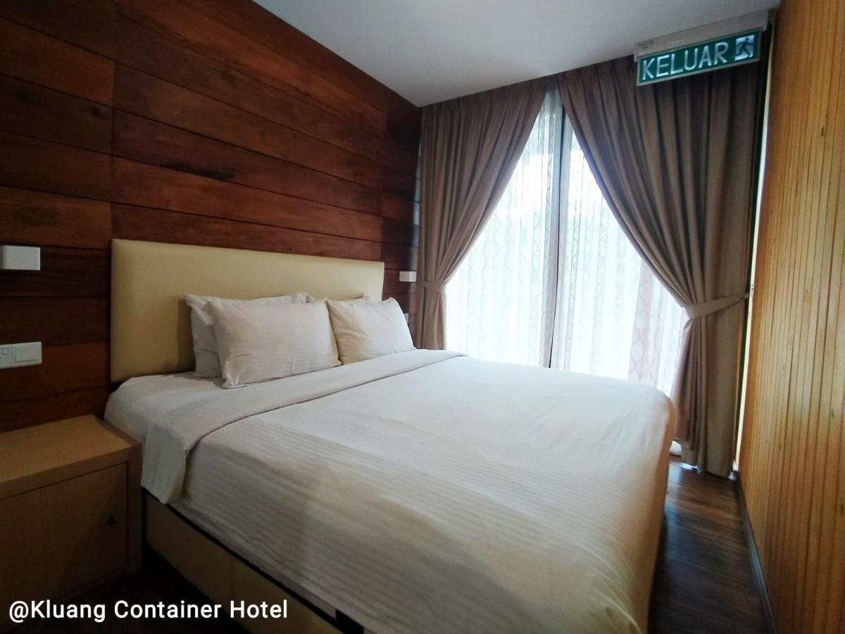 Kluang Container Swimming Pool Hotel Exterior foto
